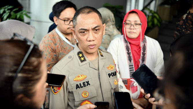 Direktur Jenderal Pengawasan Ruang Digital, Alexander Sabar, mengatakan Komdigi terus memperkuat koordinasi dengan penyelenggara platform digital guna mempercepat penanganan akun-akun yang terindikasi menyebarkan promosi judi online. Foto: Humas Kemkomdigi